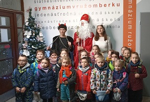 09.12.2024 Zacvičme si s Mikulášom; Gymnáziu RK - 3. trieda